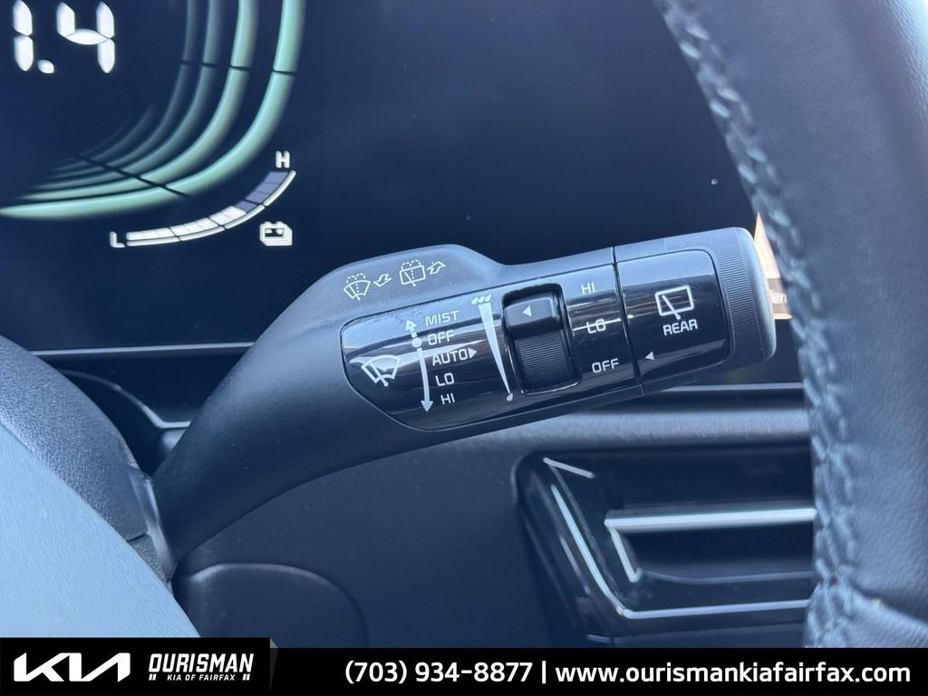 Used 2023 Kia Niro EX Touring image 11