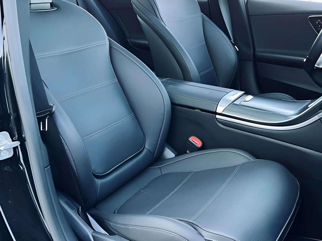 Used 2024 Mercedes-Benz C 300 4MATIC Sedan image 8