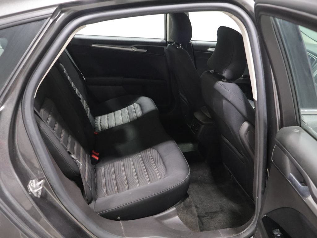 Used 2016 Ford Fusion SE FWD image 20