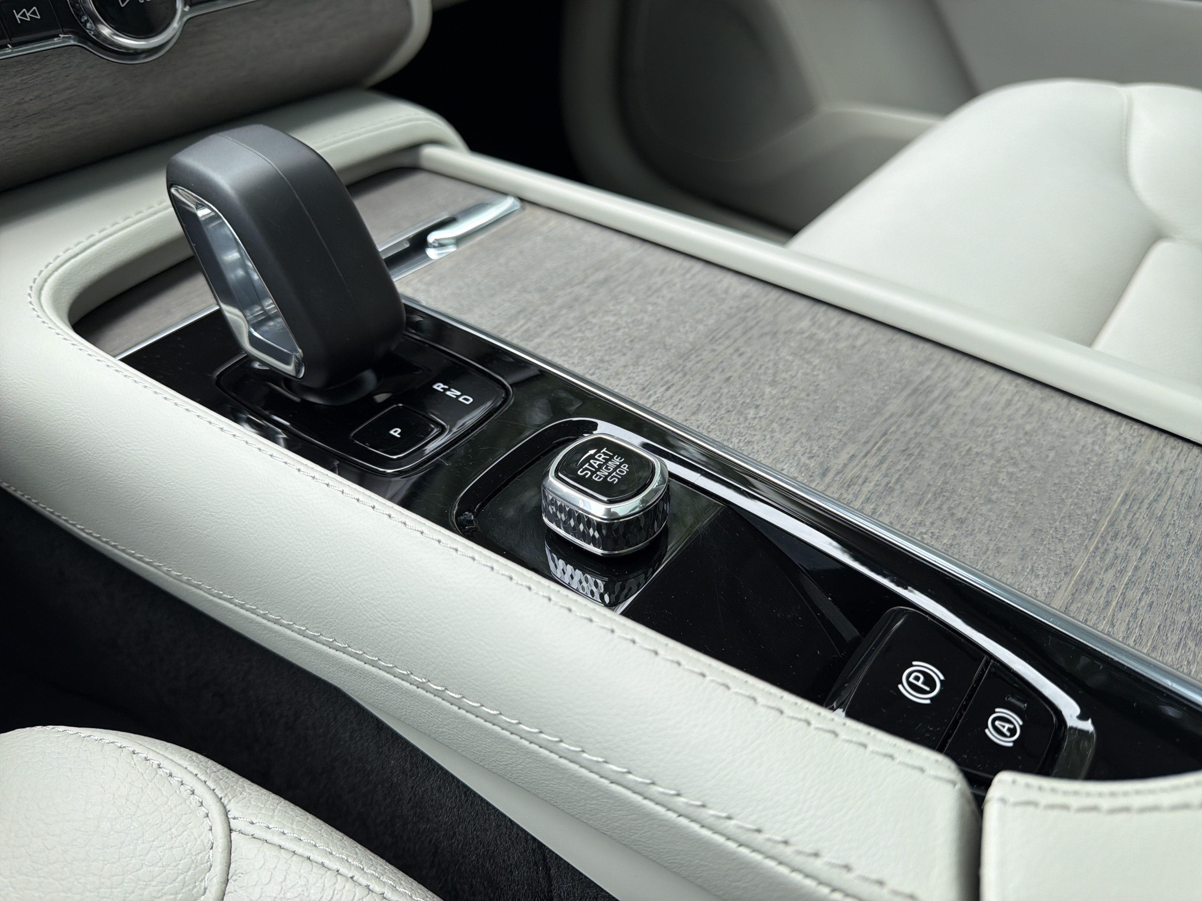 Certified 2023 Volvo XC90 B5 Plus AWD/4WD image 26