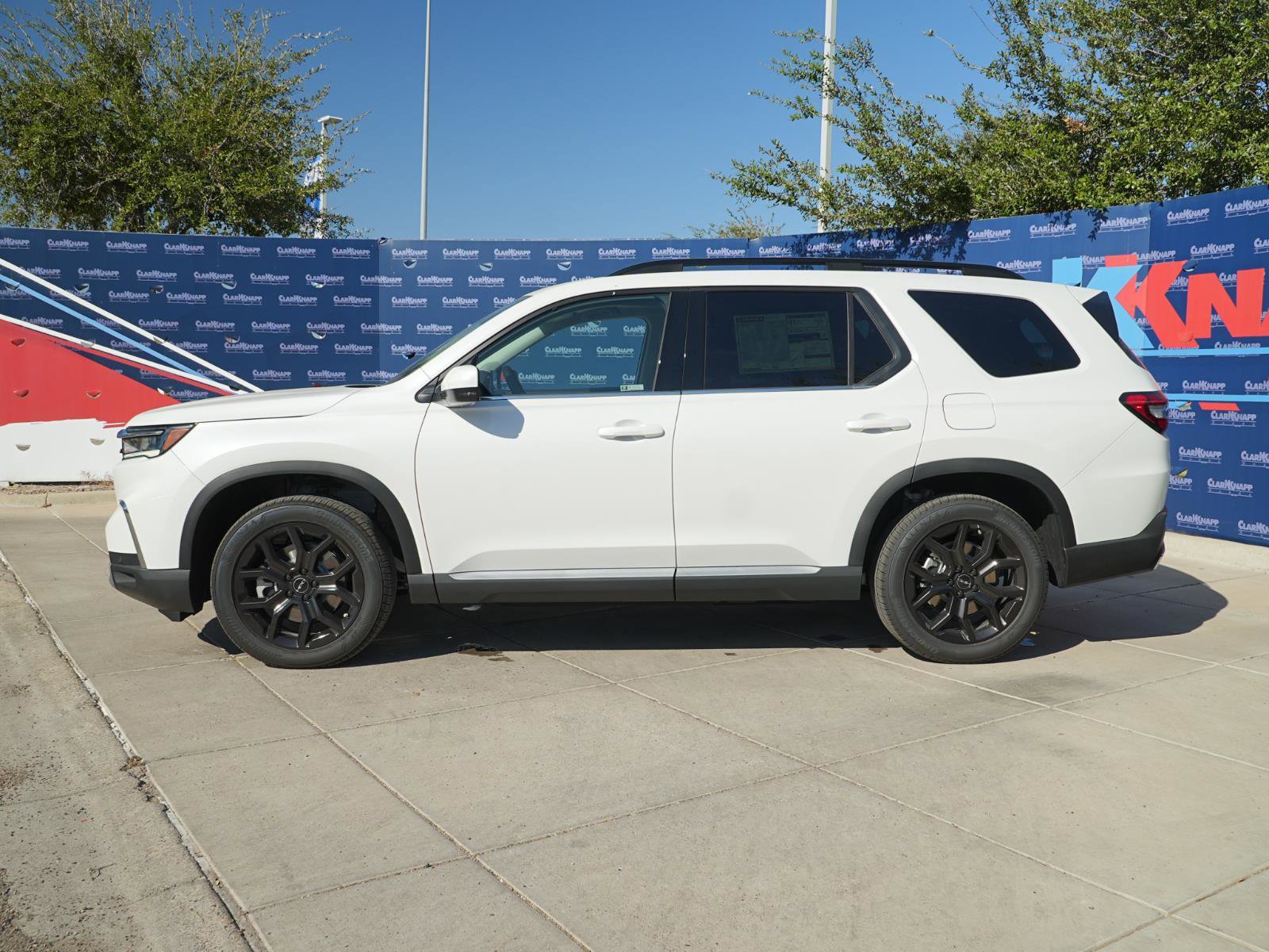 New 2025 Honda Pilot Touring image 9