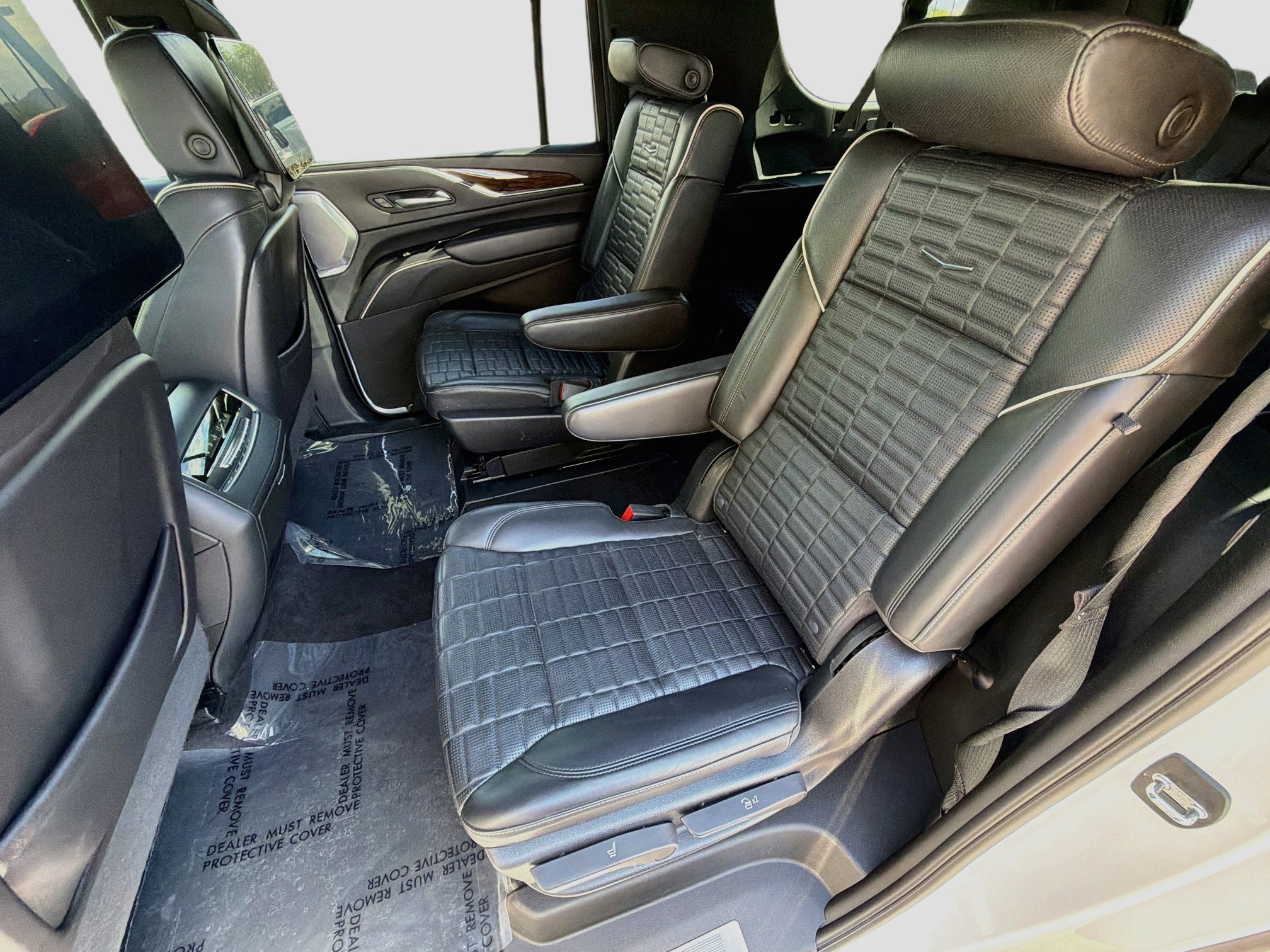 Used 2022 Cadillac Escalade ESV Sport Platinum w/ Heavy-Duty Trailer Package AWD/4WD image 26
