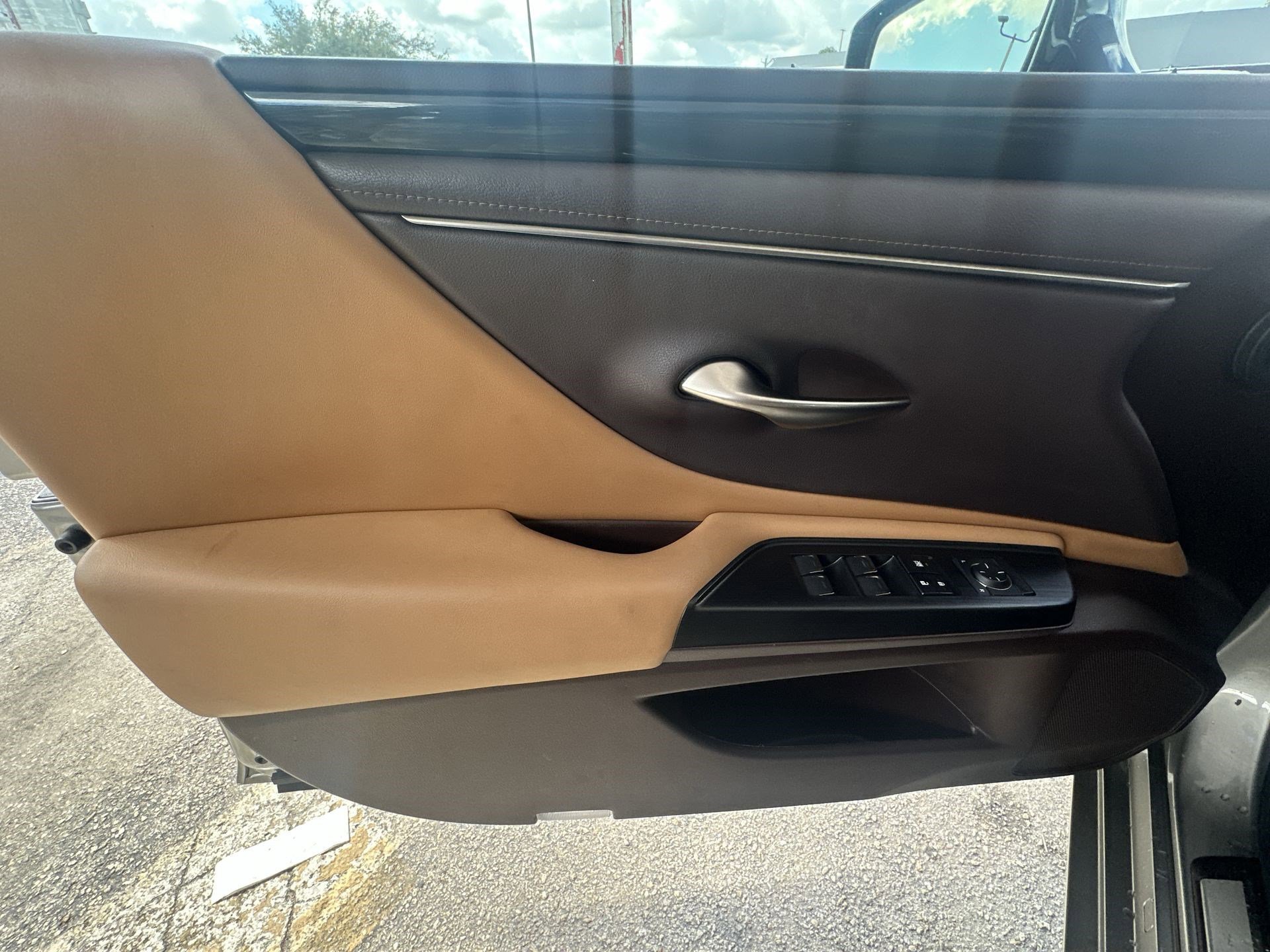 Used 2021 Lexus ES 350 image 32