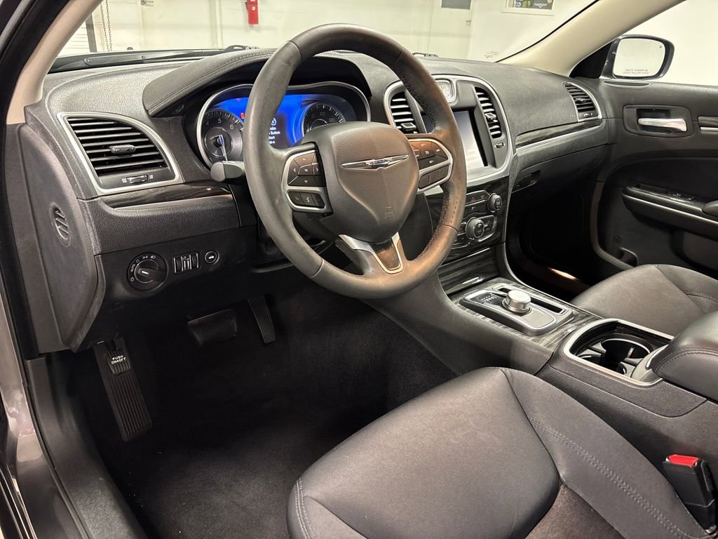 Used 2022 Chrysler 300 Touring w/ Sport Appearance Package image 26