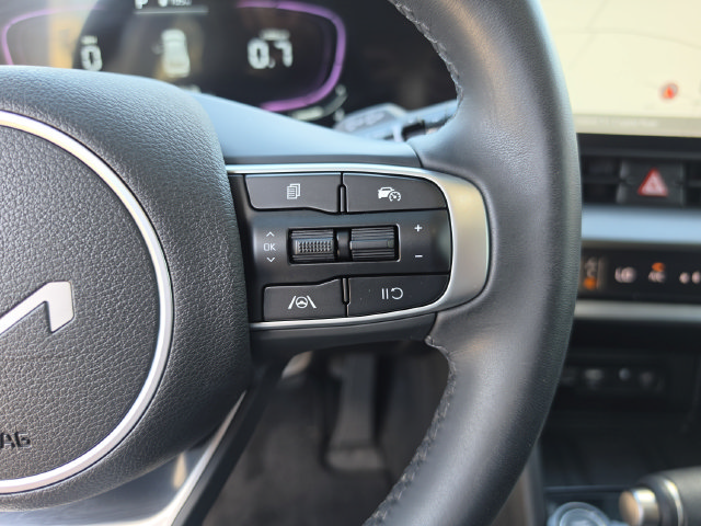 Used 2025 Kia Sportage EX w/ Premium Package FWD image 40