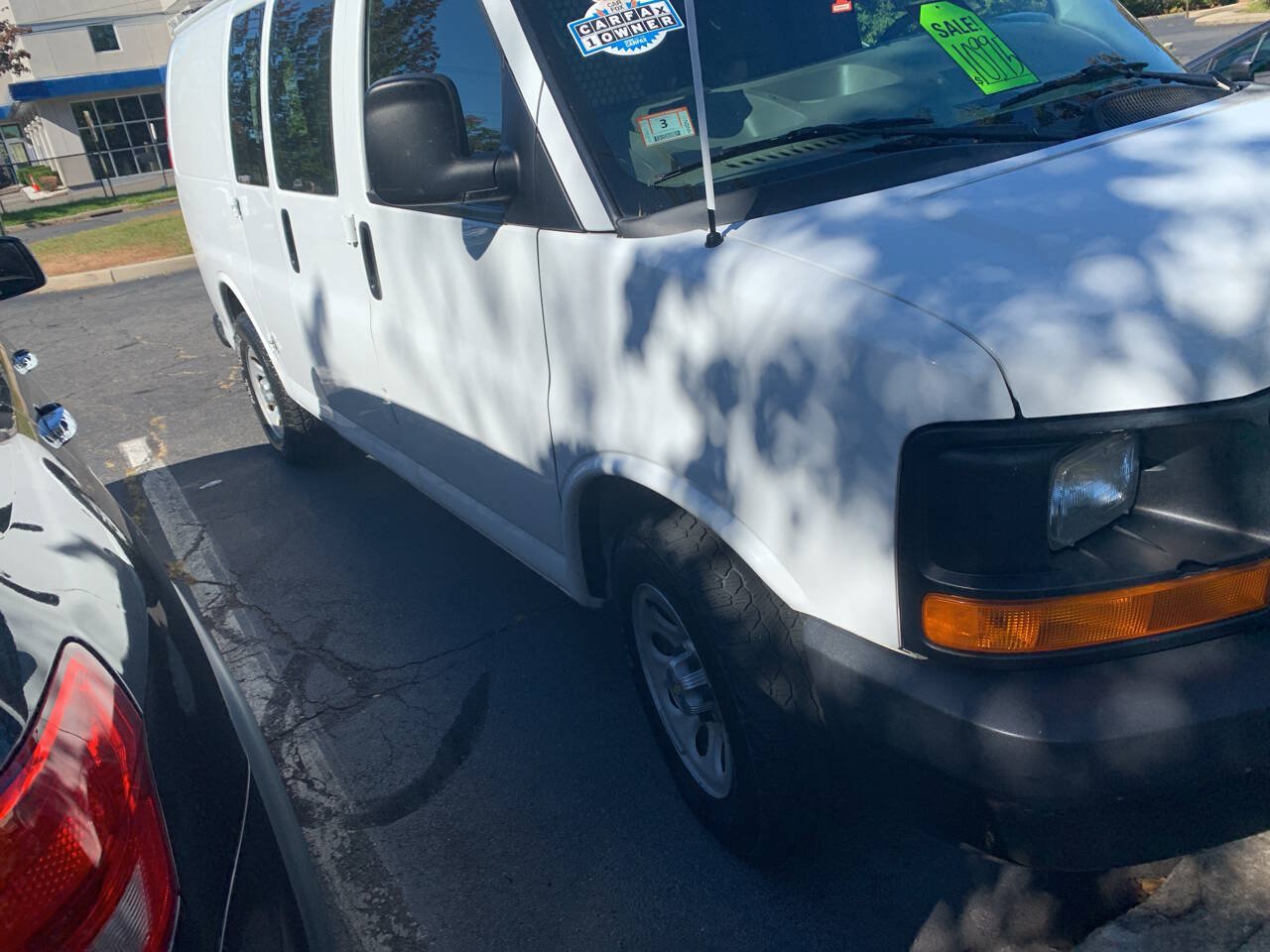 Used 2010 Chevrolet Express 1500 RWD image 1