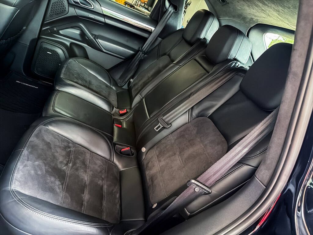 Used 2013 Porsche Cayenne GTS w/ Carbon Fibre Interior Pkg AWD/4WD image 22