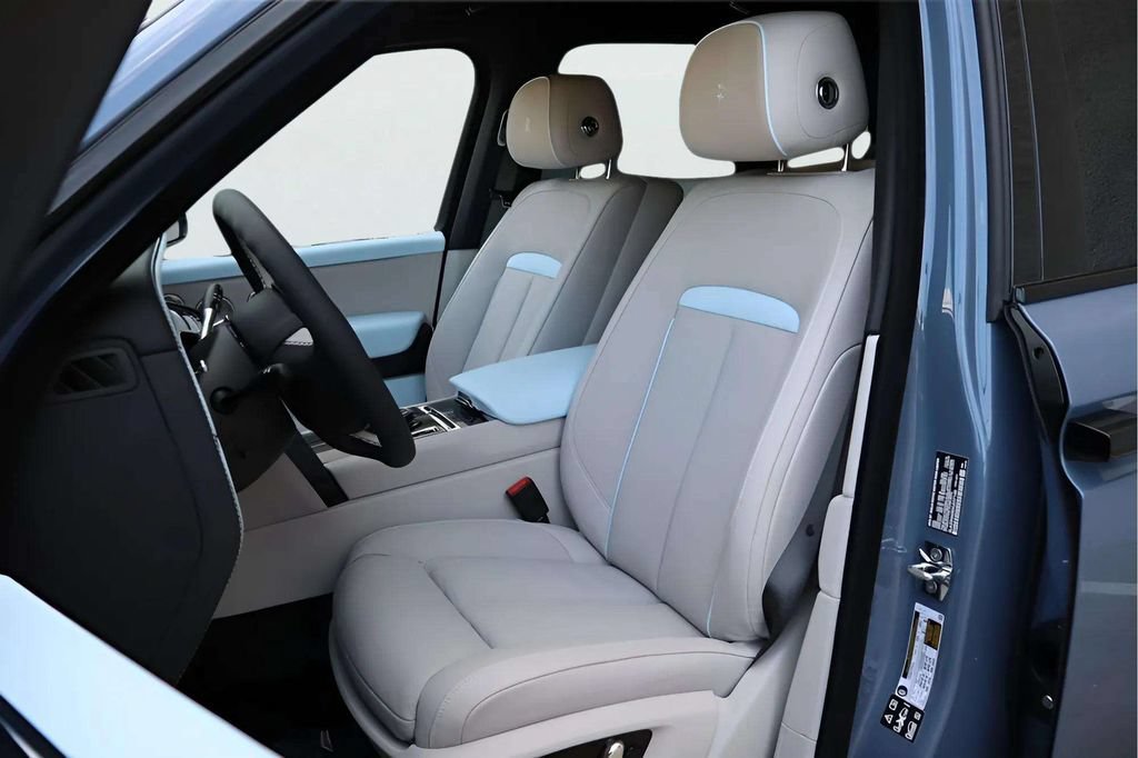 New 2027 Rolls-Royce Cullinan Black Badge AWD/4WD image 11