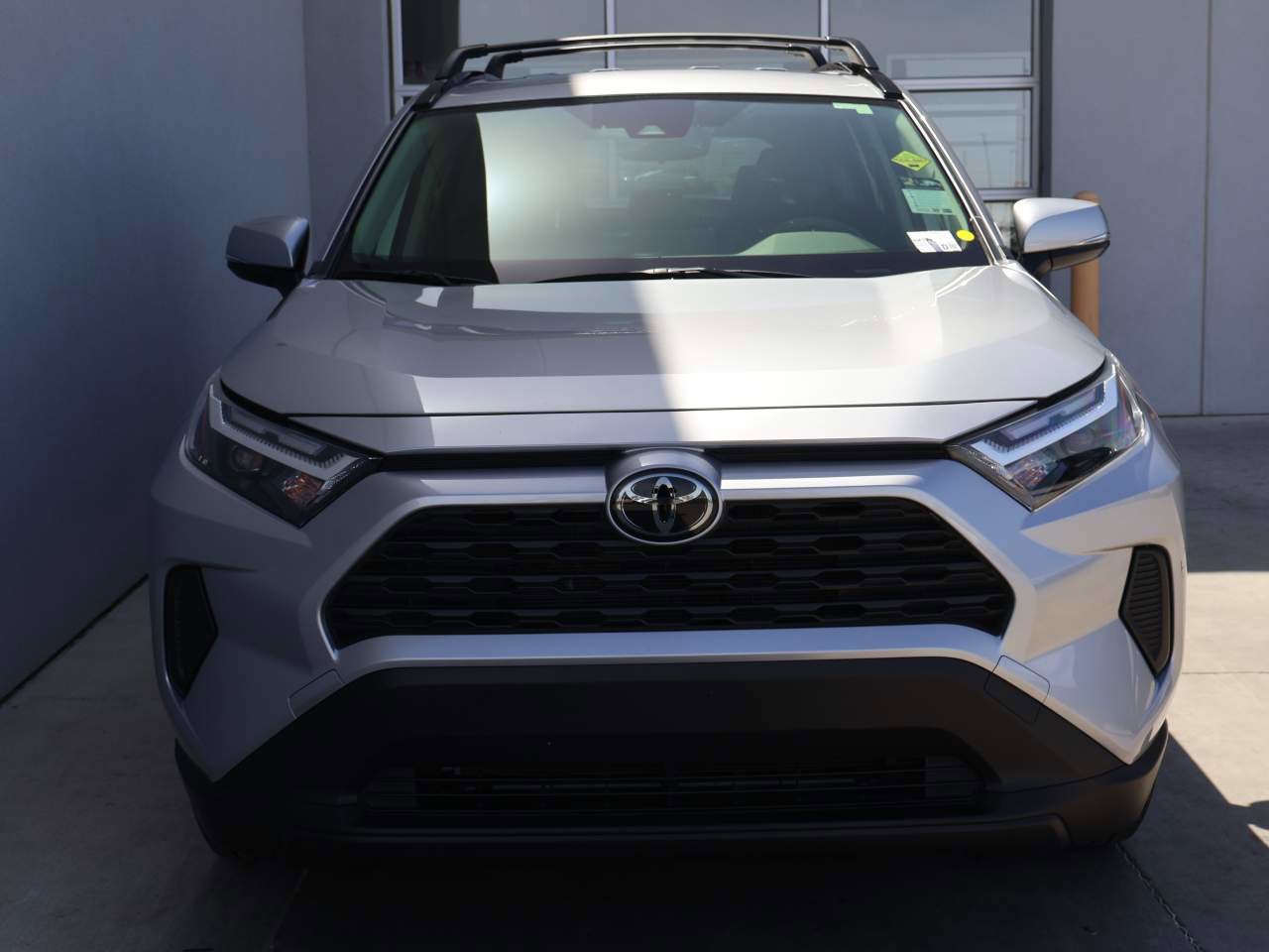 Used 2025 Toyota RAV4 XLE w/ Weather Package AWD/4WD image 5