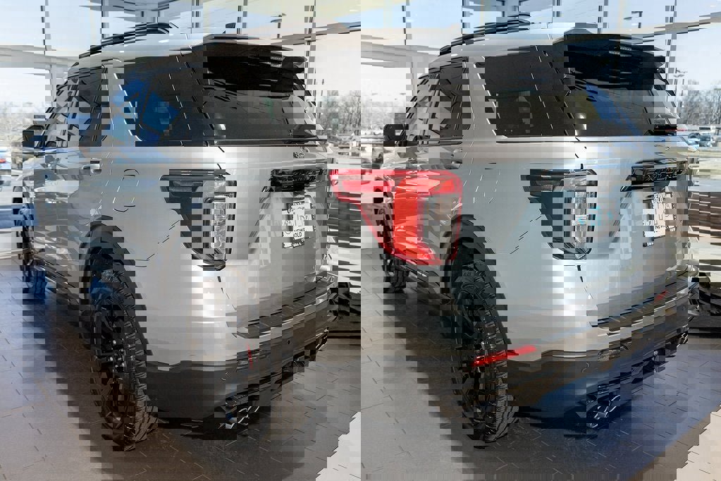 Used 2023 Ford Explorer ST w/ Equipment Group 401A image 4