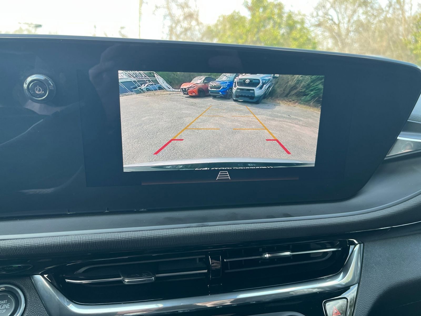 Used 2025 Buick Envista Sport Touring image 21