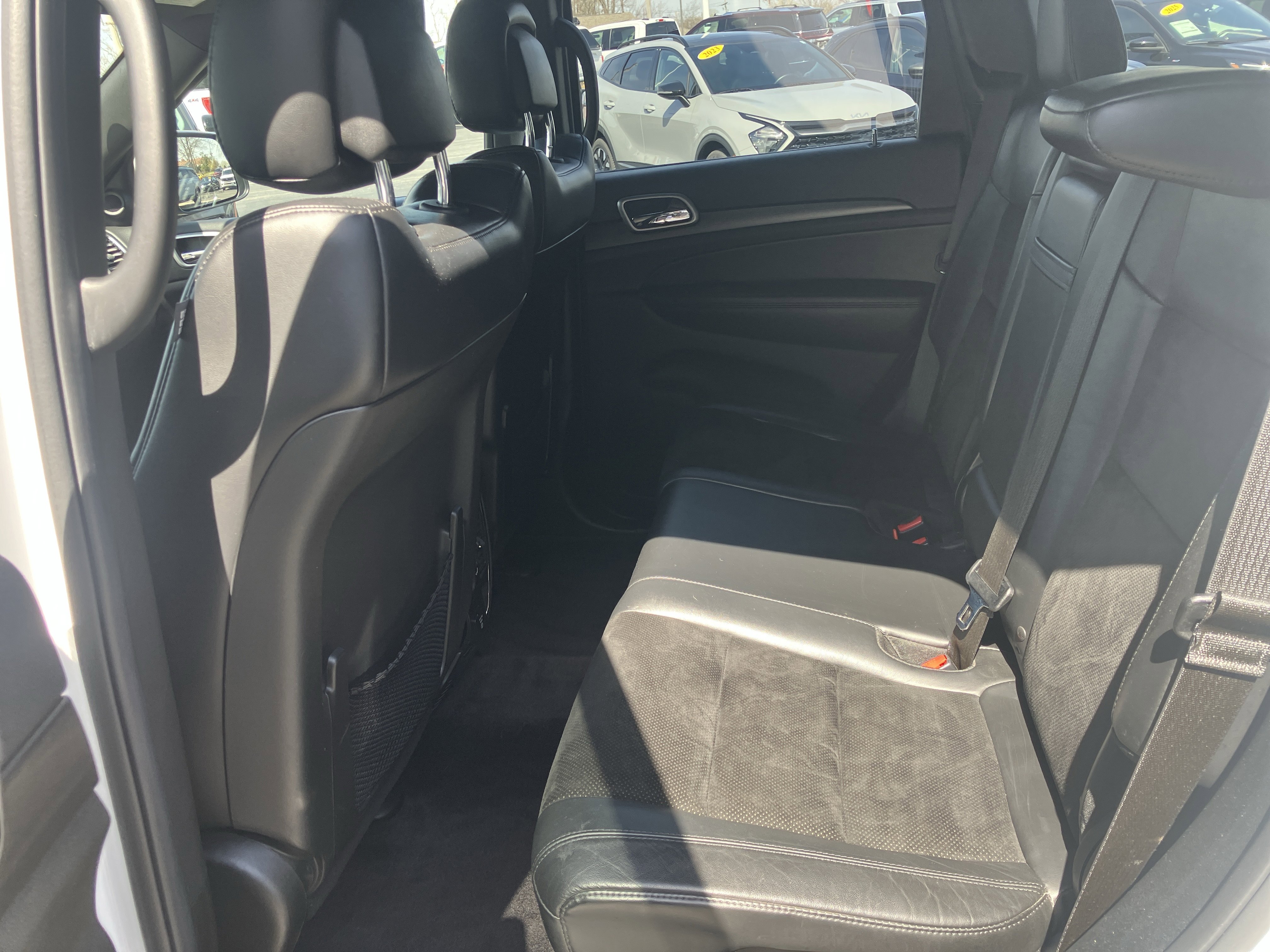 Used 2017 Jeep Grand Cherokee Altitude image 16