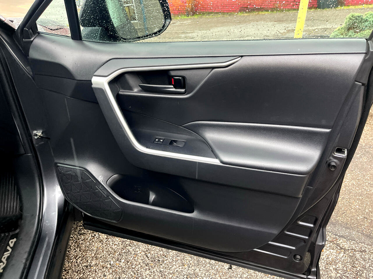 Used 2021 Toyota RAV4 LE image 20