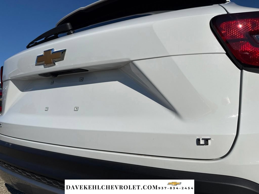 Used 2025 Chevrolet Trax LT FWD image 32