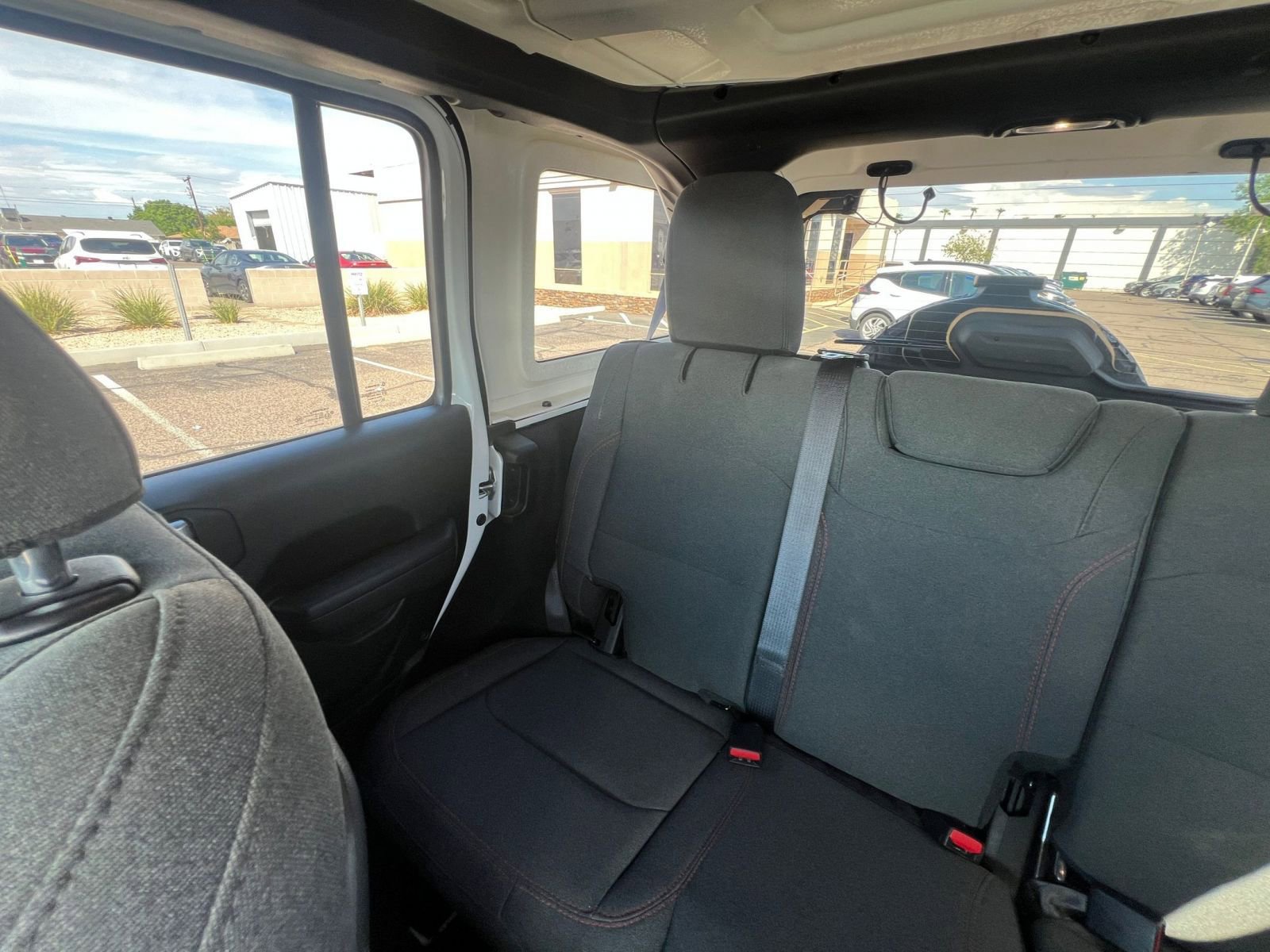 Used 2025 Jeep Wrangler Unlimited Rubicon image 39