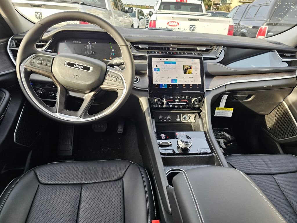 New 2024 Jeep Grand Cherokee Limited 4xe w/ Luxury Tech Group II image 16