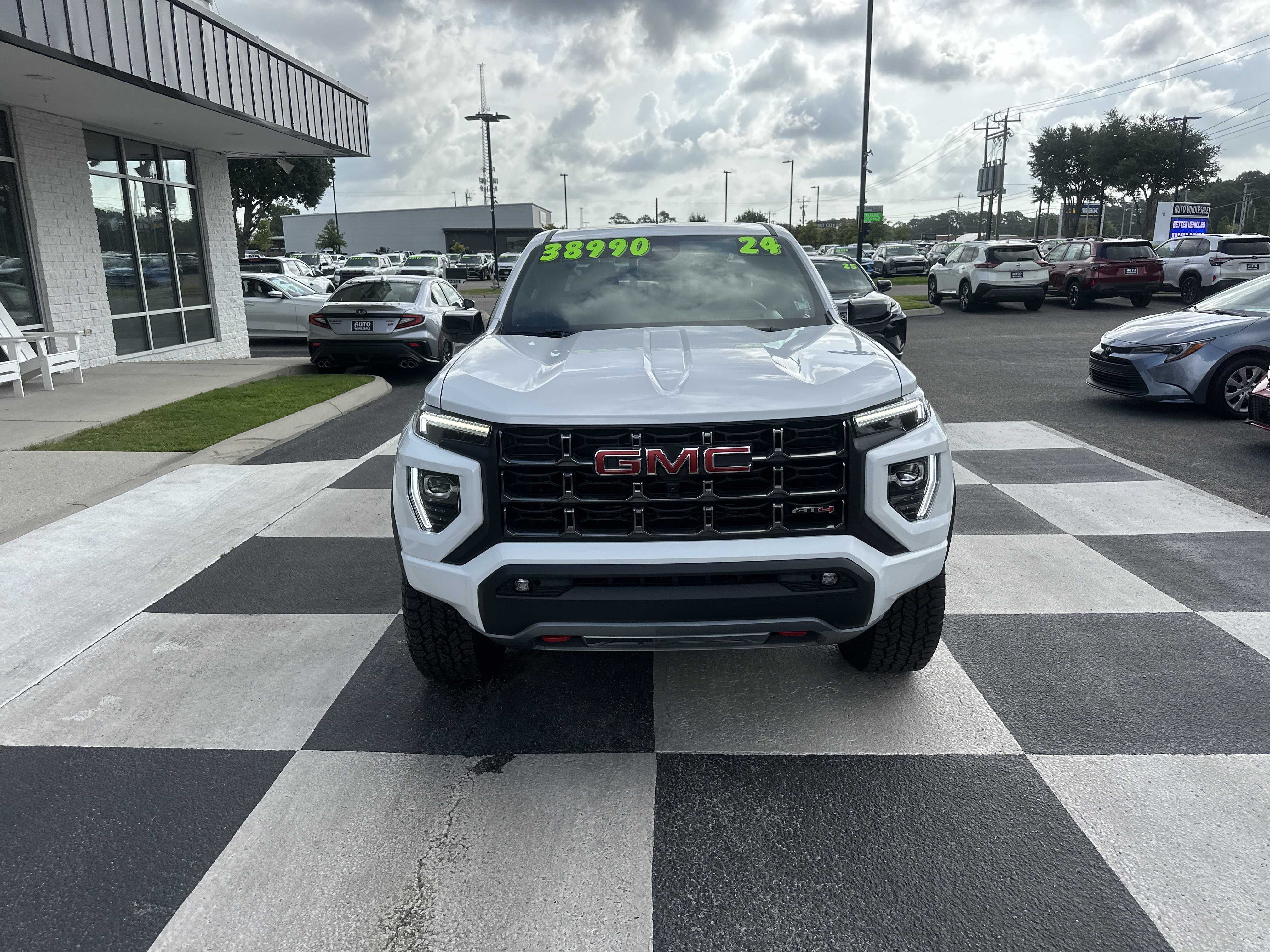 Used 2024 GMC Canyon AT4 w/ AT4 Premium Package AWD/4WD image 2