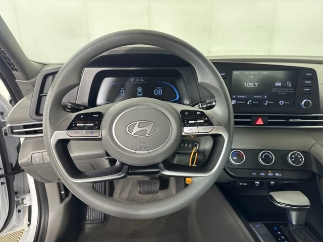 Certified 2025 Hyundai Elantra SE image 13