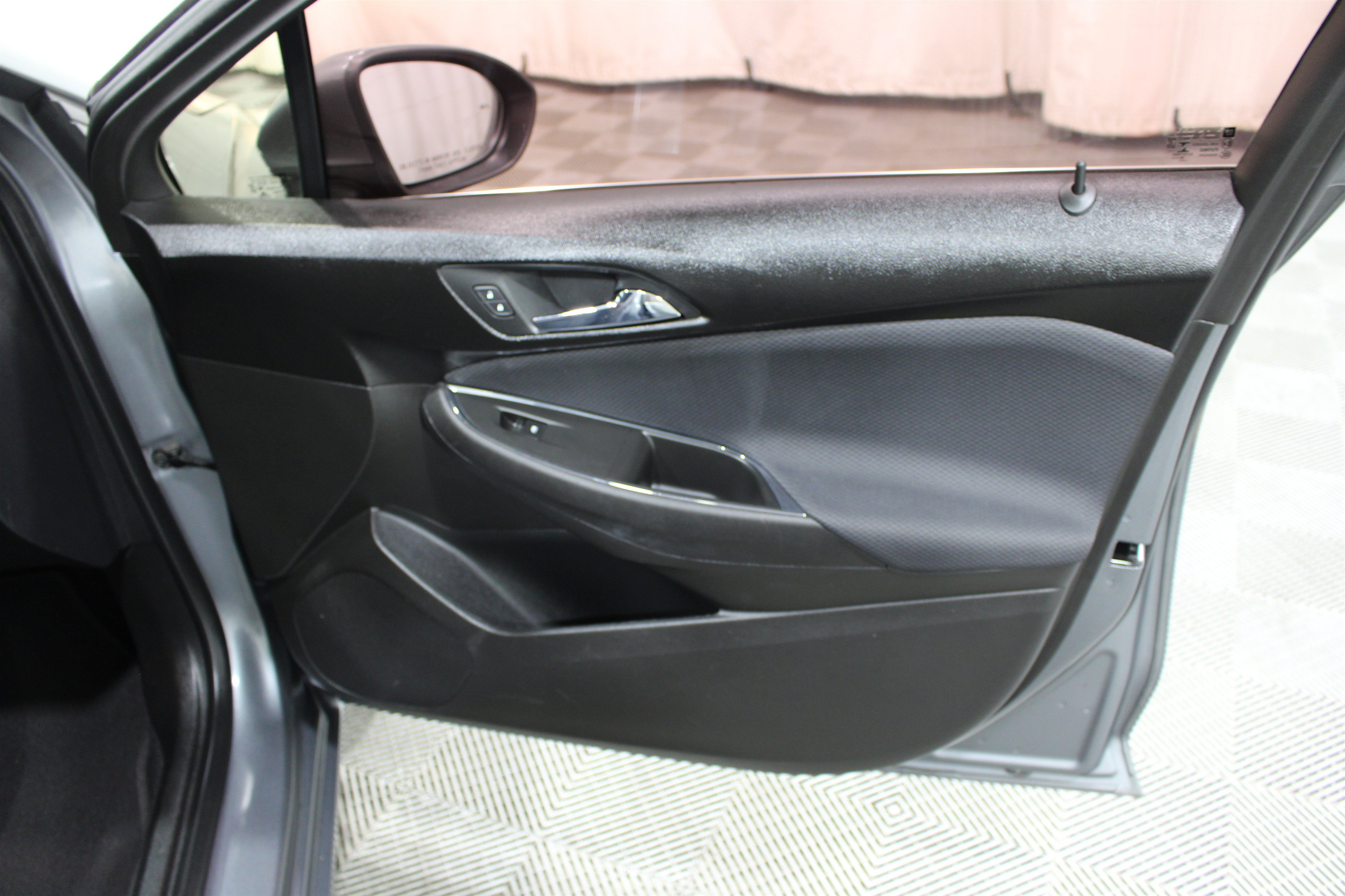 Used 2019 Chevrolet Cruze LT w/ Convenience Package FWD image 28