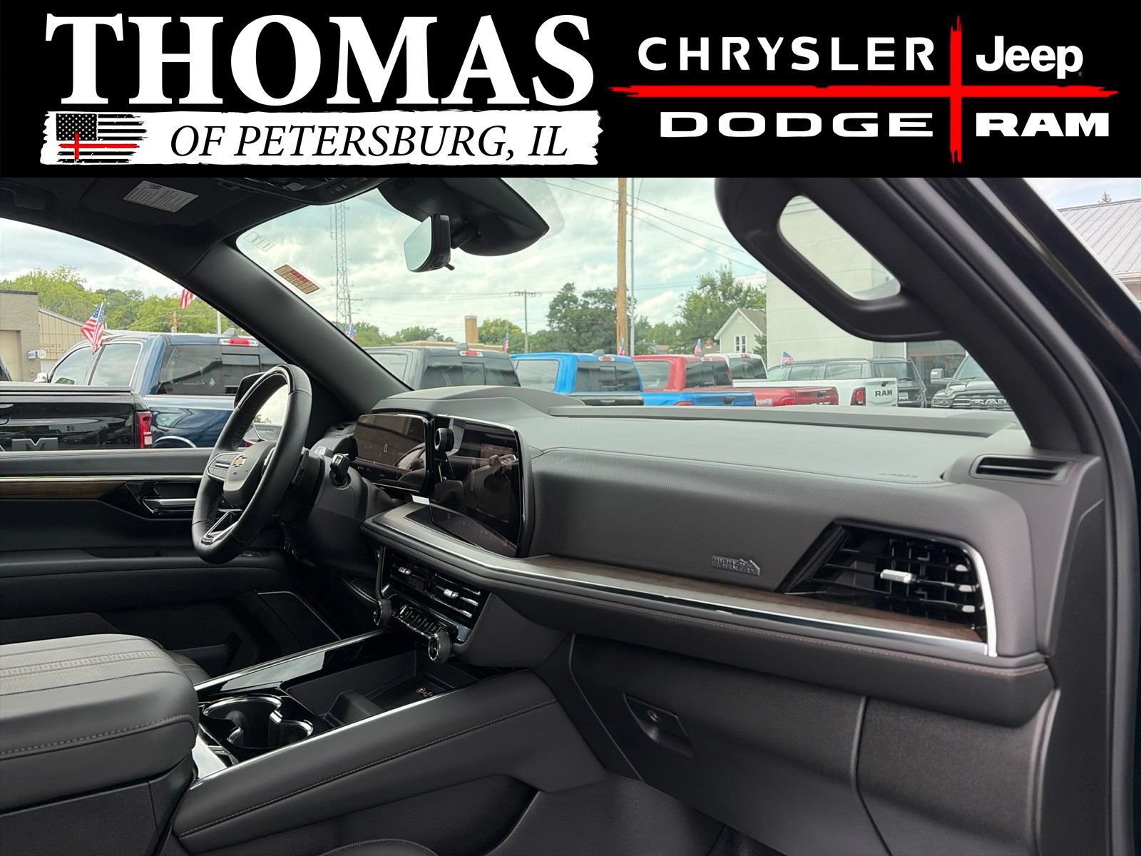 Used 2026 Chevrolet Suburban High Country AWD/4WD image 32