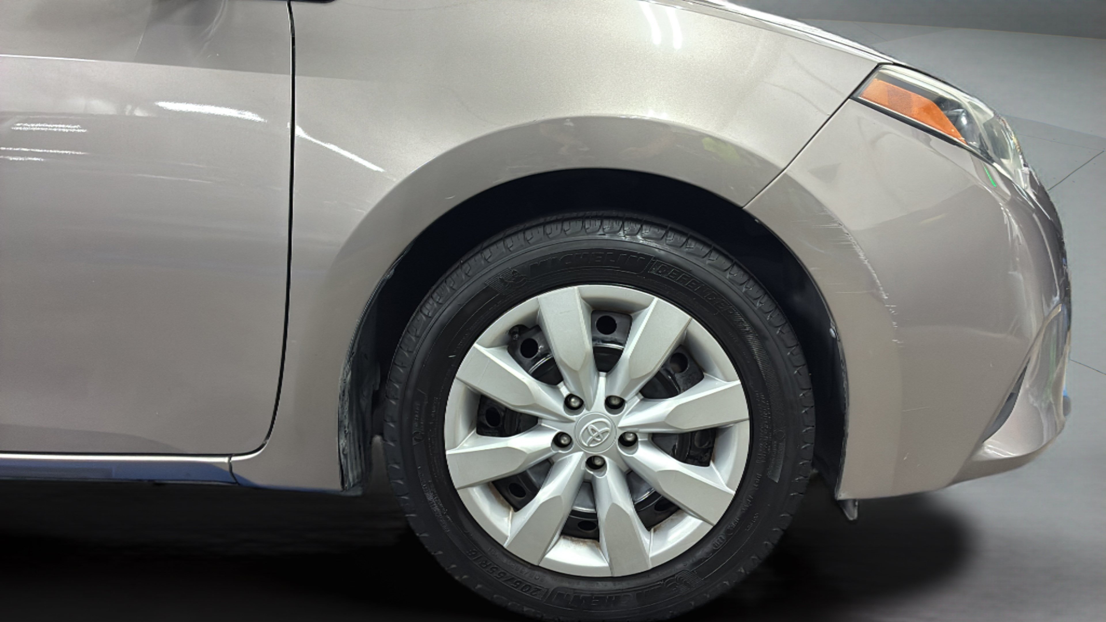 Used 2014 Toyota Corolla LE FWD image 12