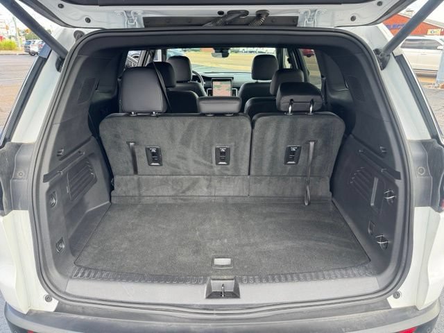 Used 2026 GMC Acadia Elevation w/ Elevation Premium Package FWD image 24