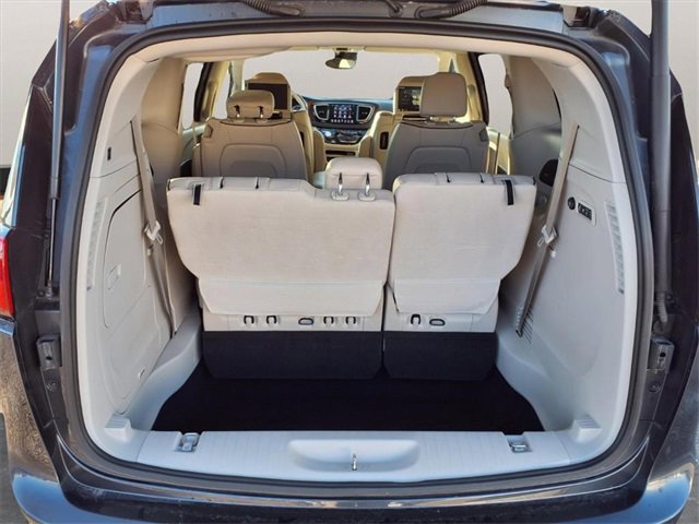 Used 2019 Chrysler Pacifica Limited w/ Advanced Safetytec Group image 29