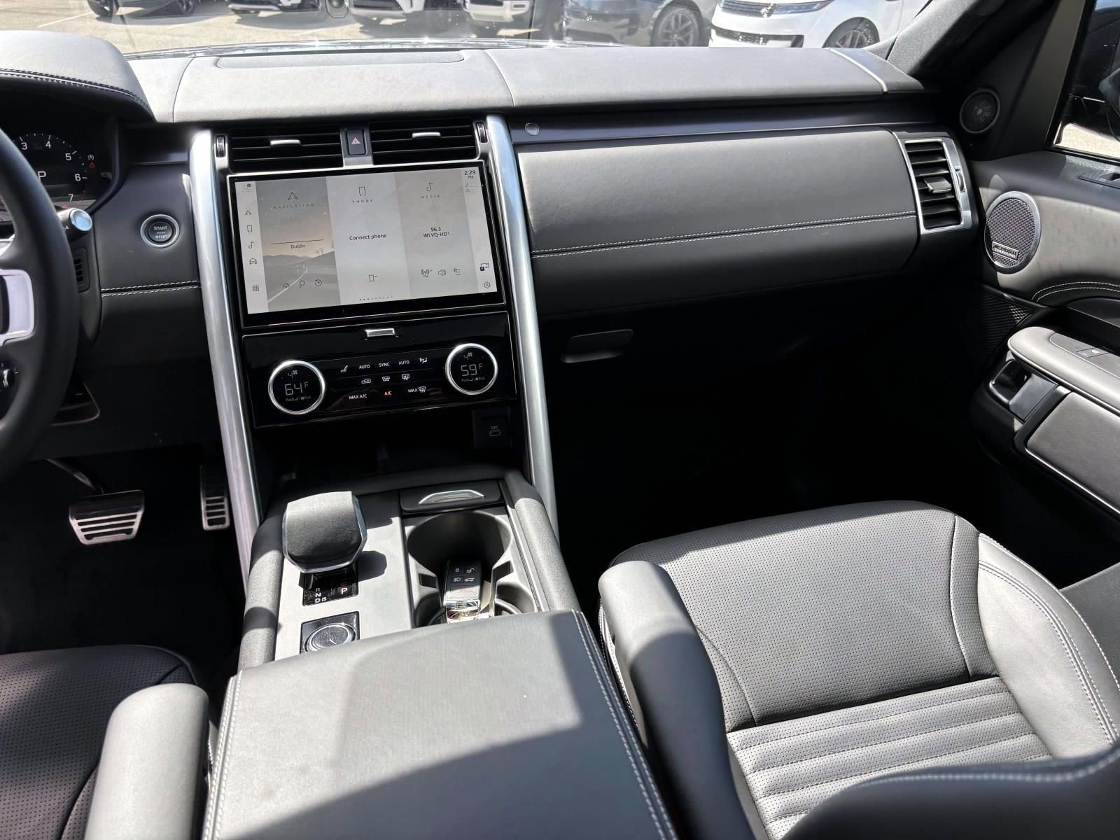 Used 2025 Land Rover Discovery Metropolitan Edition AWD/4WD image 26