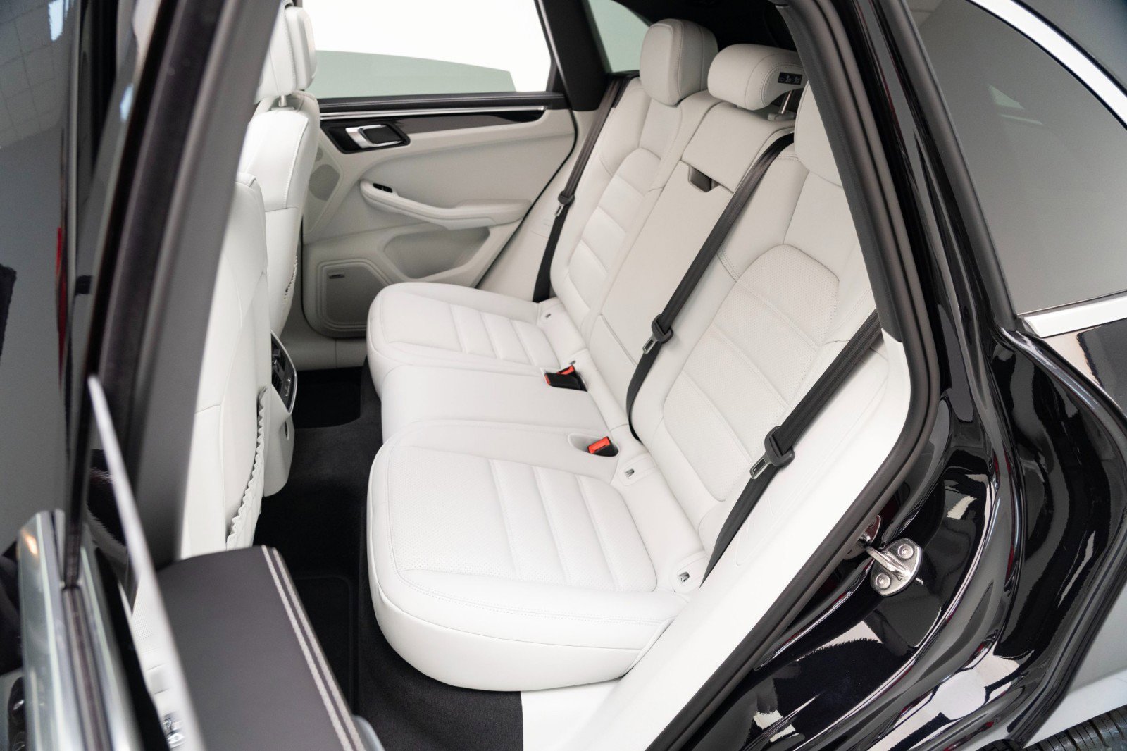 New 2025 Porsche Macan S image 30