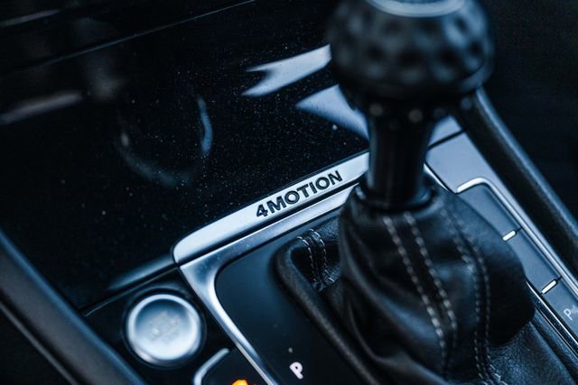 Used 2015 Volkswagen Golf R 4-Door image 16