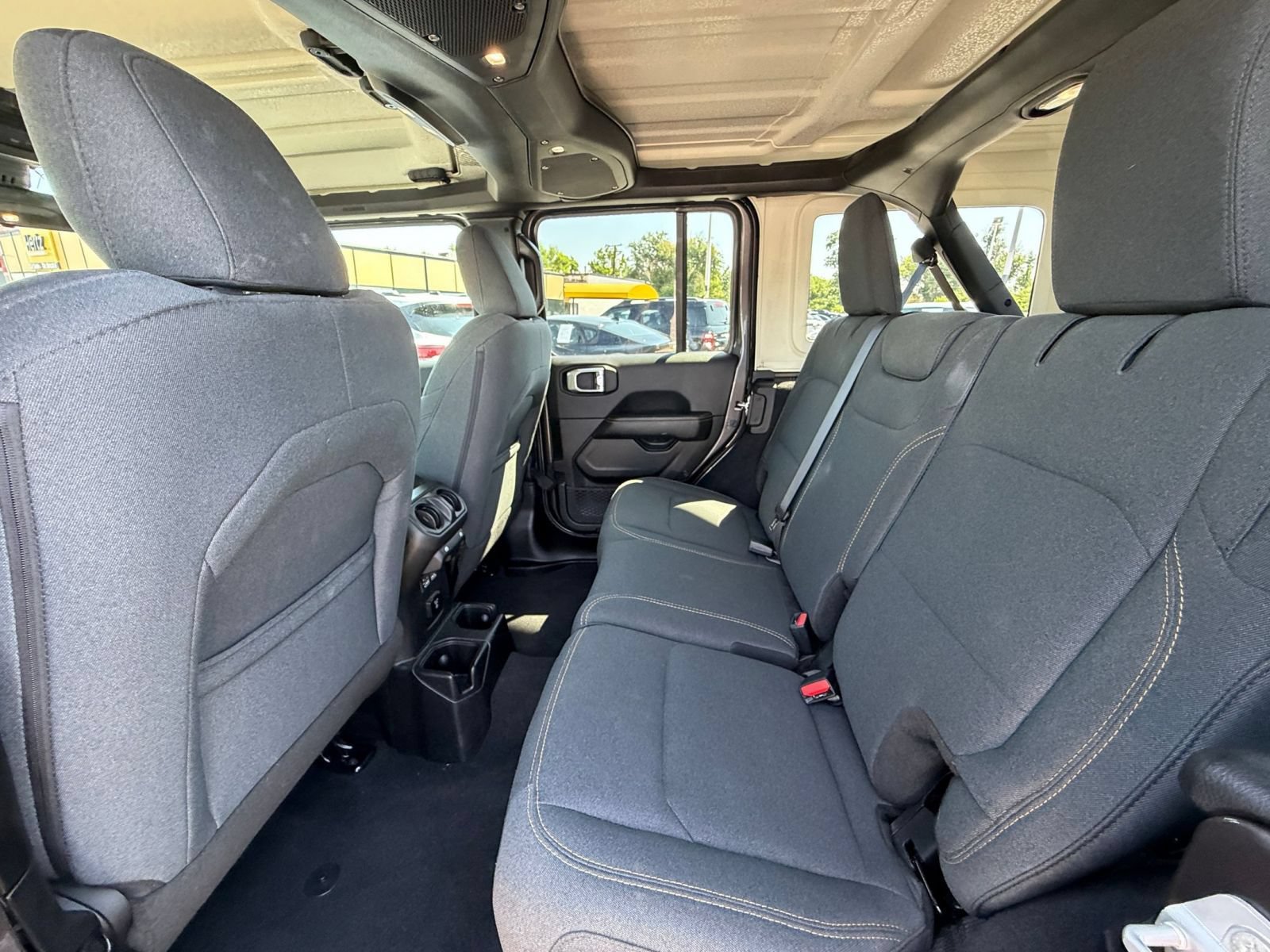 Used 2025 Jeep Wrangler Unlimited Sahara AWD/4WD image 24