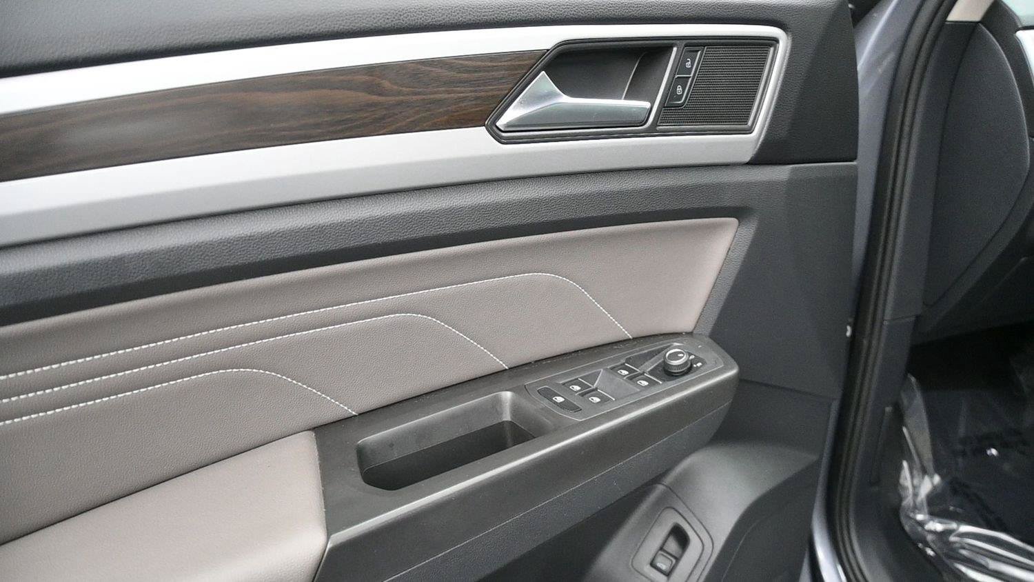 Certified 2023 Volkswagen Atlas SE w/ Panoramic Sunroof Package AWD/4WD image 7