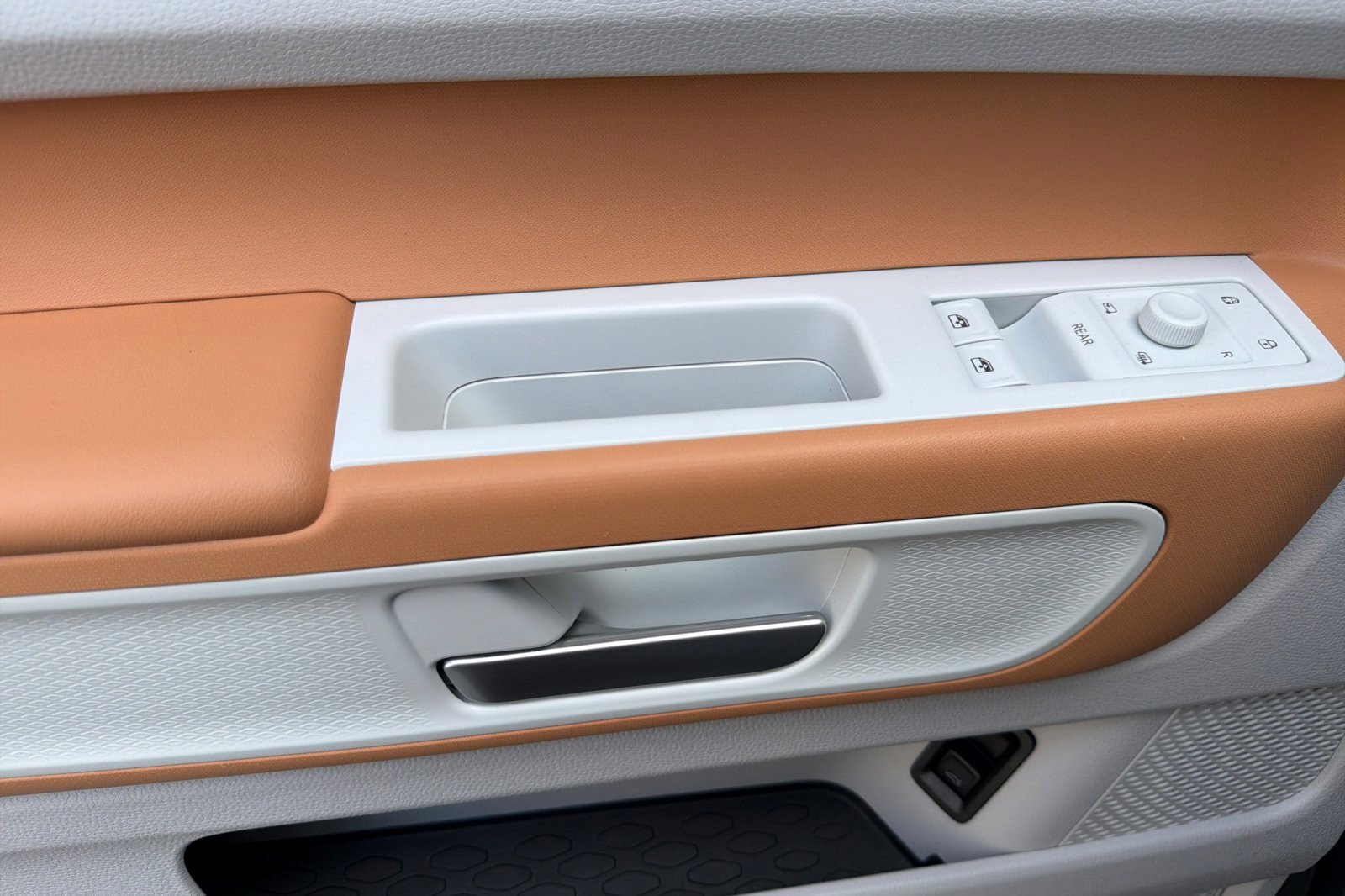 Used 2025 Volkswagen ID. Buzz 1st Edition RWD image 10