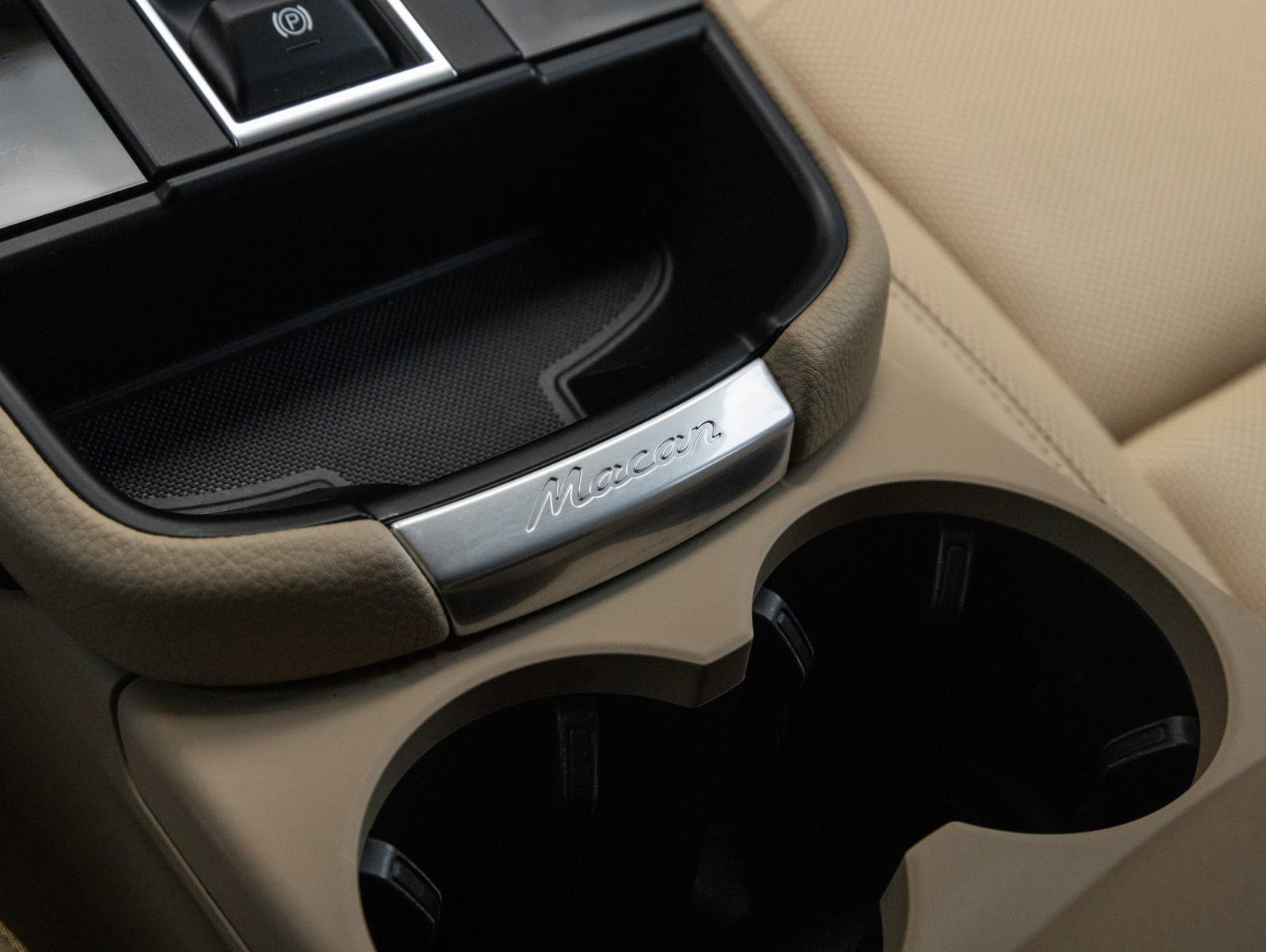 Certified 2023 Porsche Macan AWD/4WD image 28
