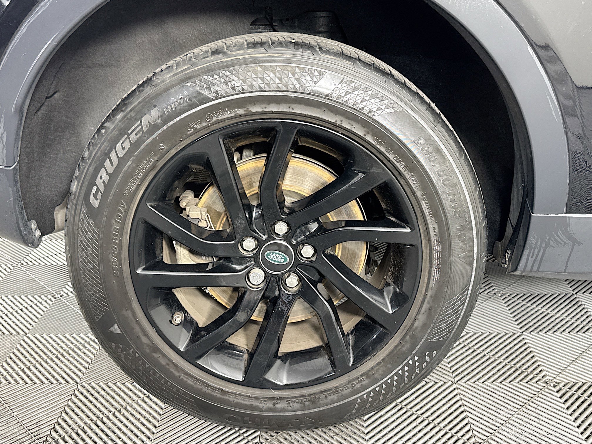 Used 2018 Land Rover Discovery Sport HSE image 32