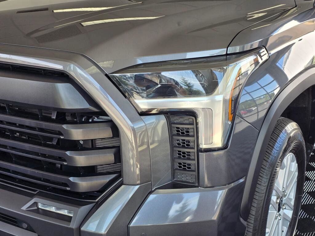 Used 2025 Toyota Tundra SR5 w/ SR5 Convenience Package AWD/4WD image 10