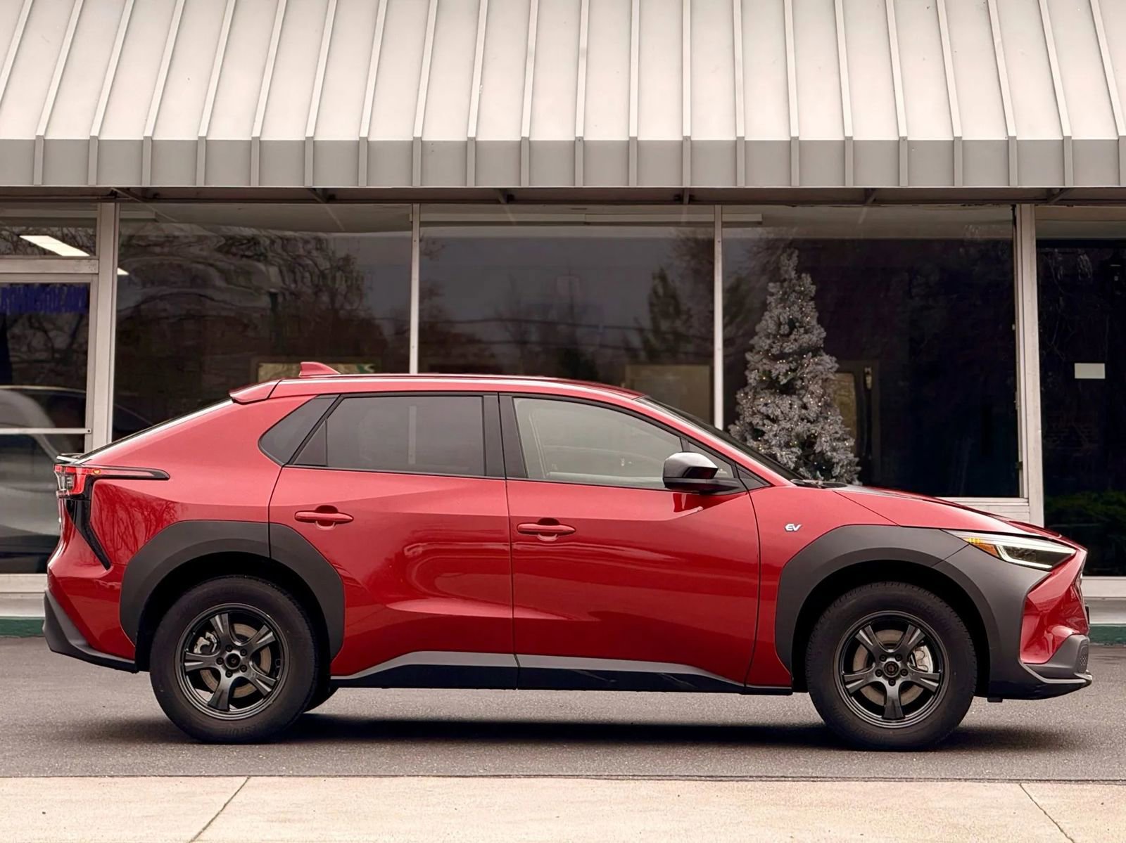 Used 2023 Subaru Solterra AWD image 5