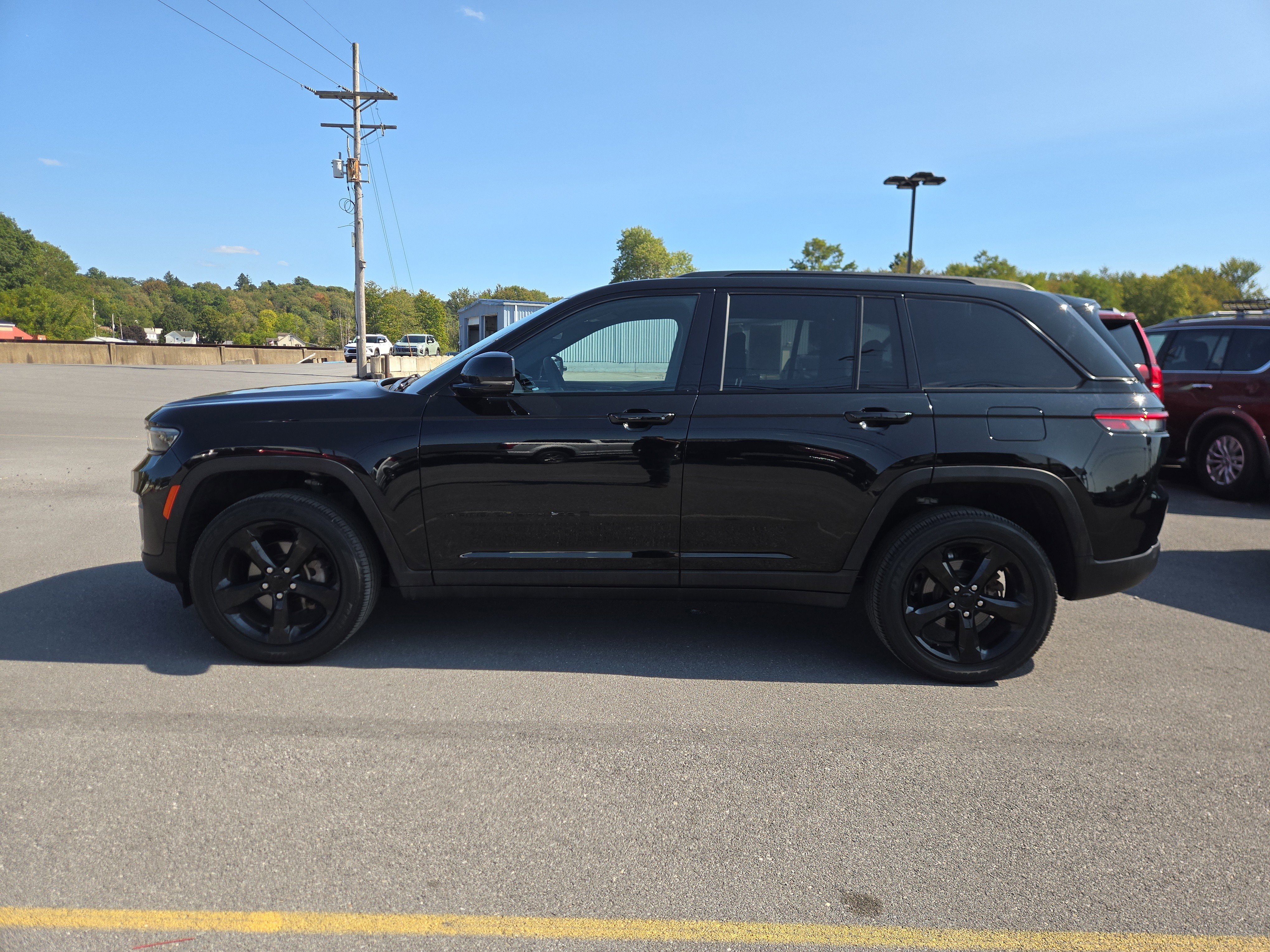 Used 2023 Jeep Grand Cherokee Altitude image 7