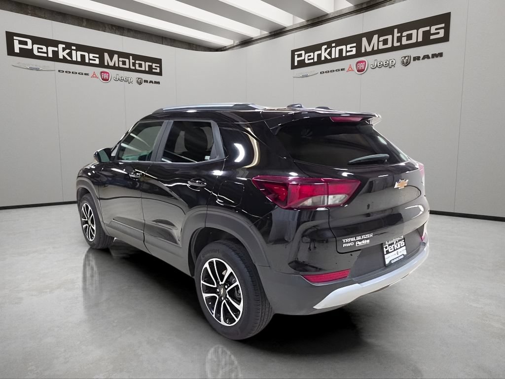Used 2026 Chevrolet TrailBlazer LT AWD/4WD image 3