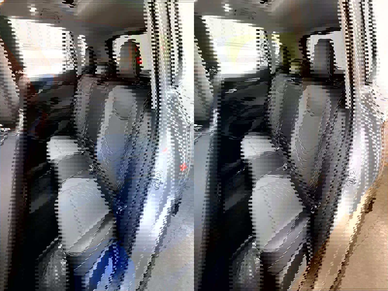 Used 2025 Volkswagen Tiguan SE w/ Panoramic Sunroof Package image 29