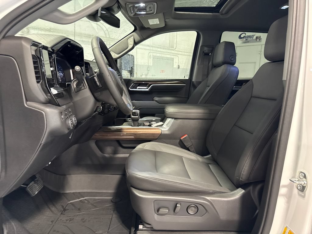 New 2026 Chevrolet Silverado 1500 RST w/ Dark Appearance Package AWD/4WD image 28