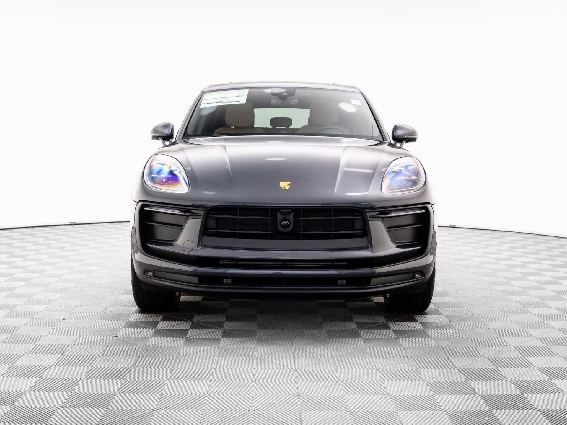 Certified 2026 Porsche Macan AWD/4WD image 9