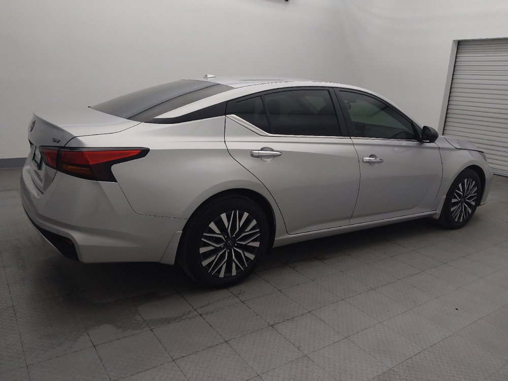 Used 2024 Nissan Altima 2.5 SV w/ SV Premium Package image 10