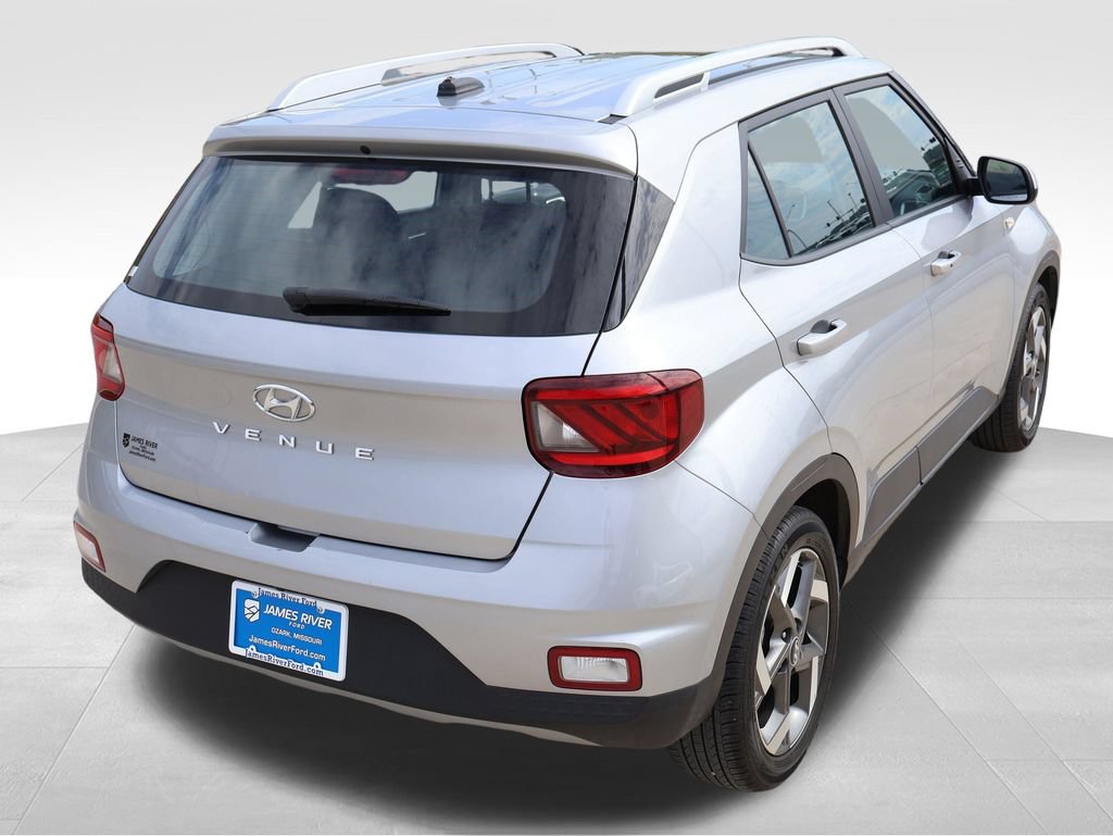 Used 2025 Hyundai Venue SEL FWD image 5