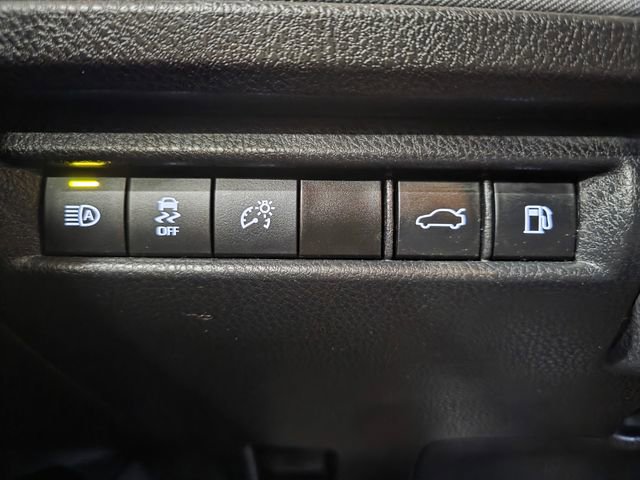 Used 2025 Toyota Camry LE w/ Convenience Package image 18