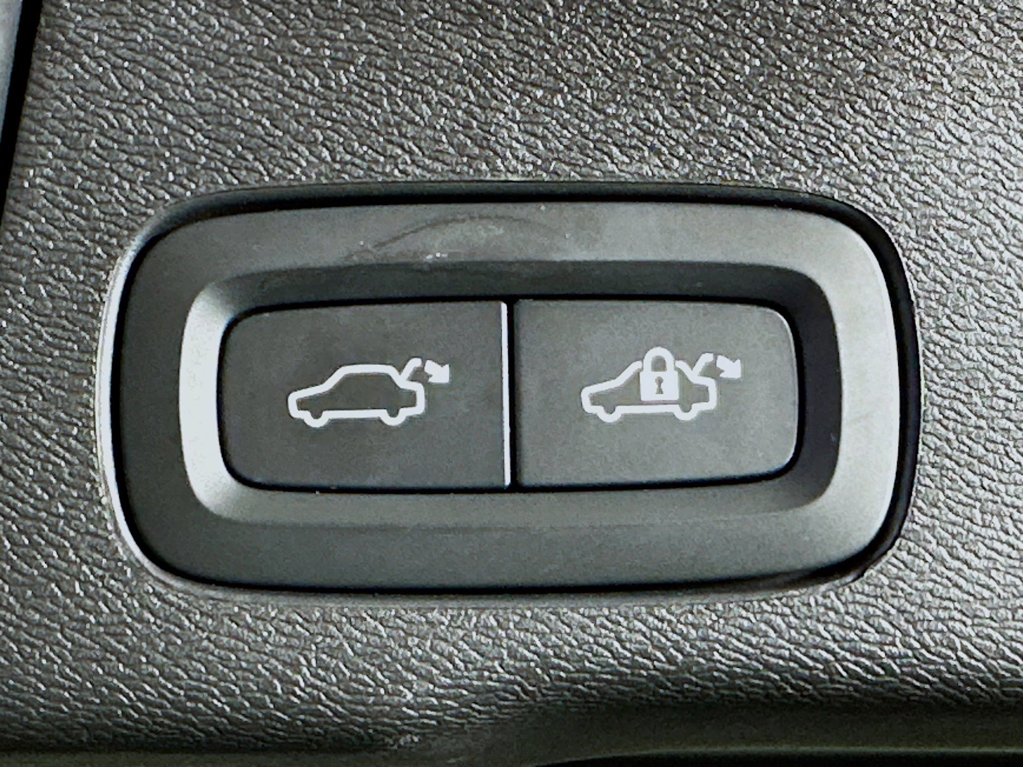 Used 2025 Volvo XC60 B5 Plus image 28