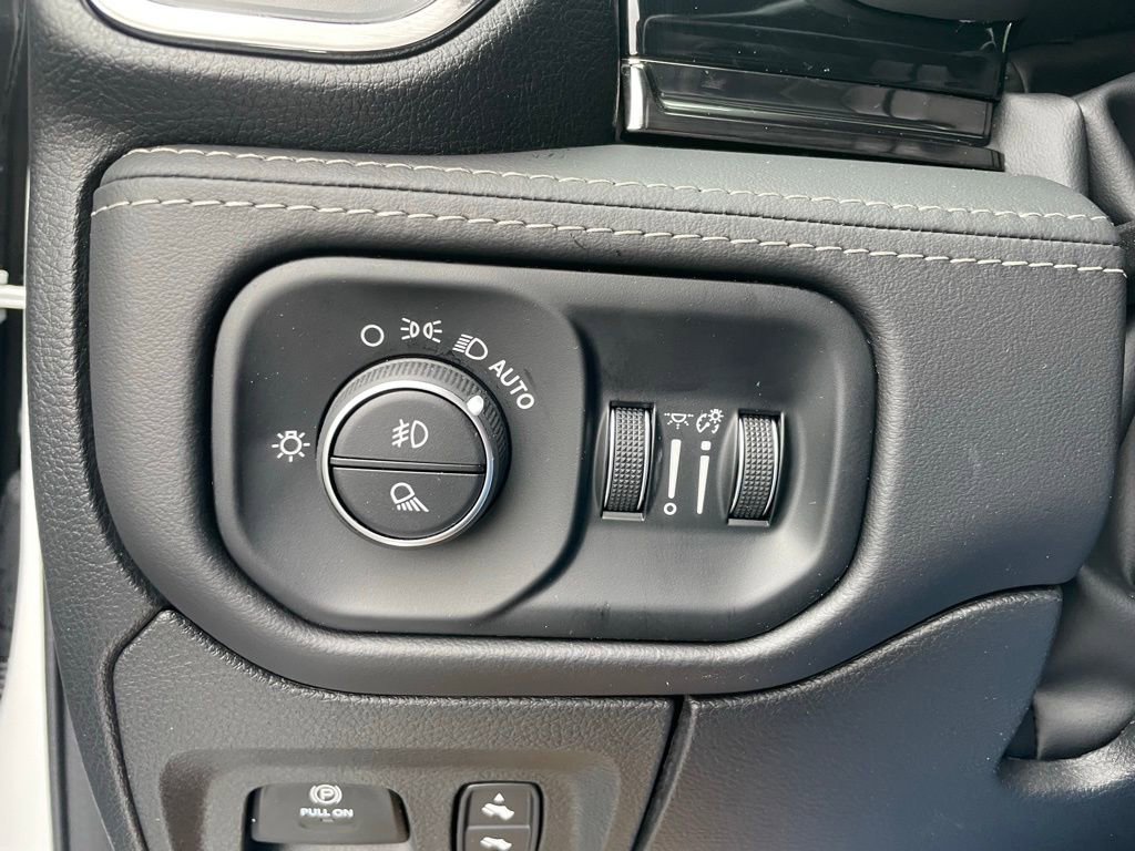 Used 2025 RAM 1500 Limited image 52