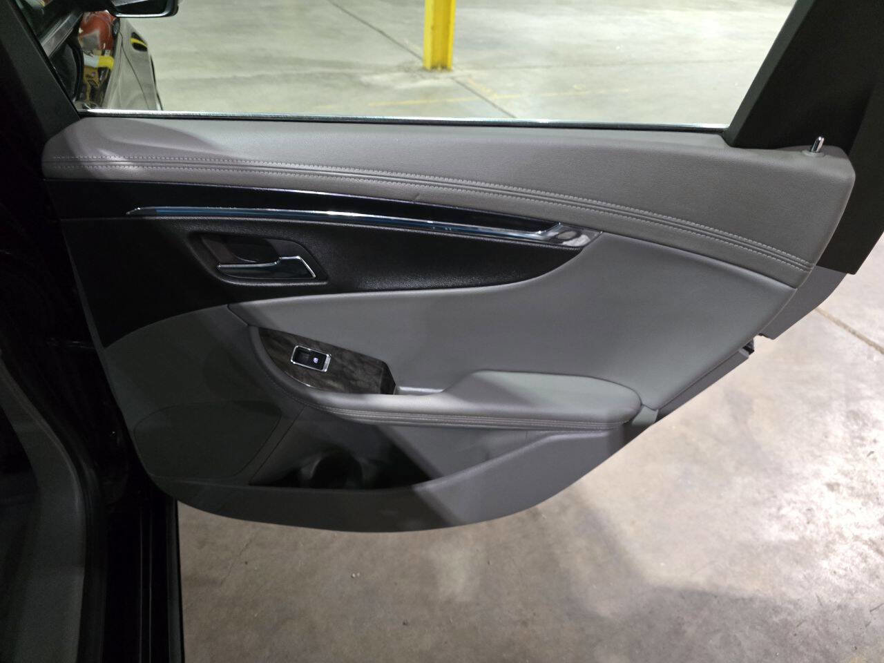 Used 2015 Chevrolet Impala LTZ image 29