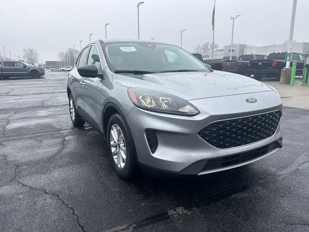 Used 2022 Ford Escape SE w/ Cold Weather Package image 4