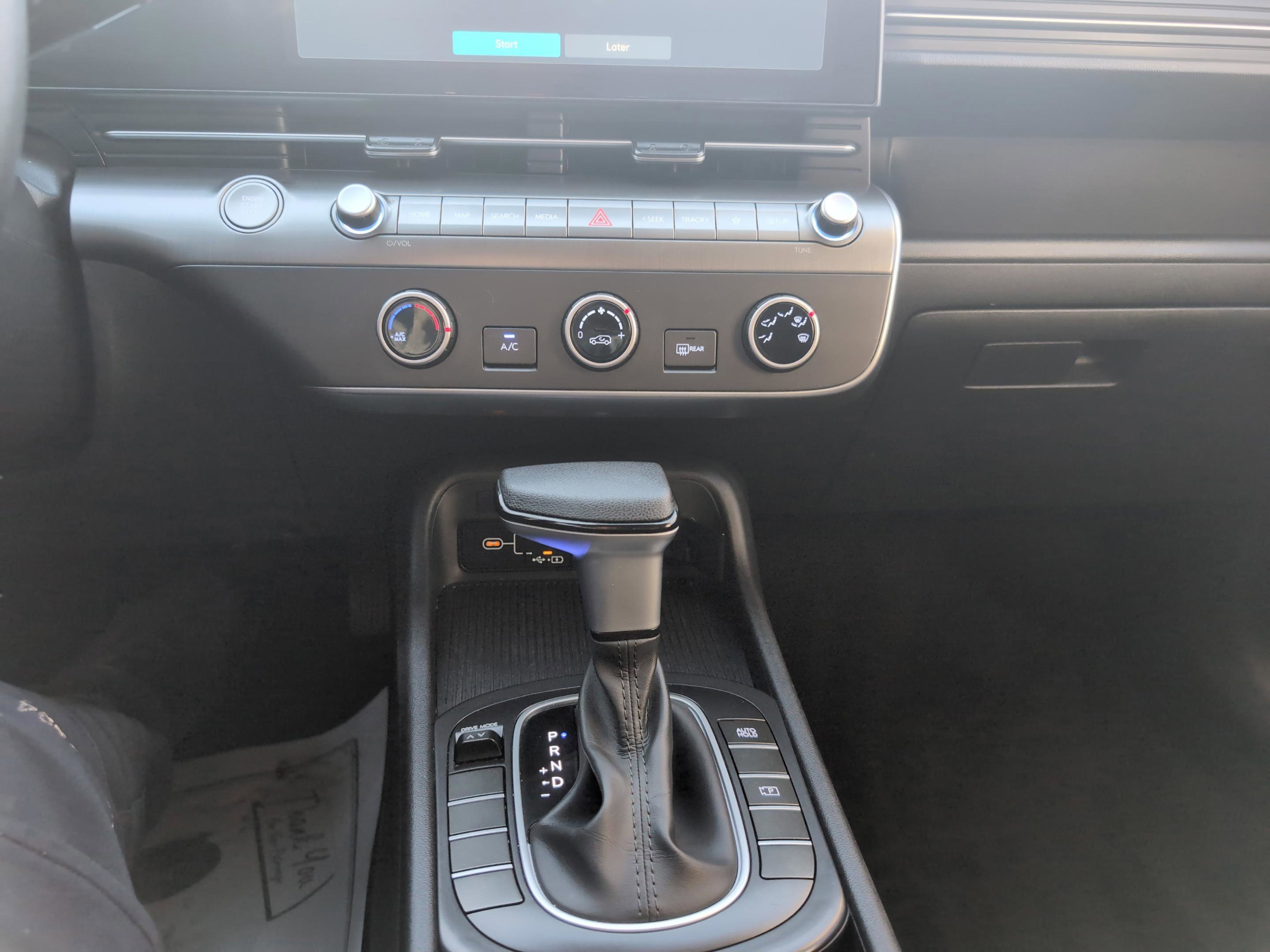 Used 2024 Hyundai Kona SE image 25